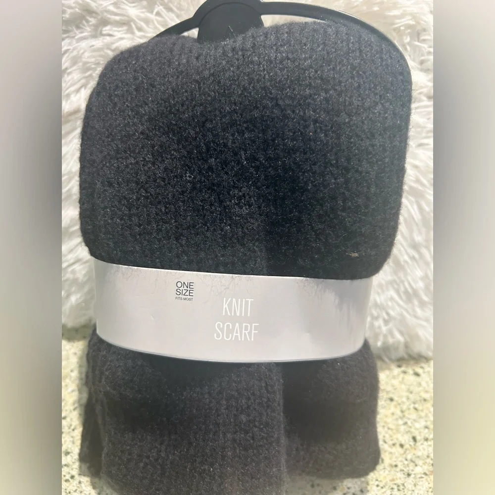 ❤️NWT- Black Cozy Scarf.